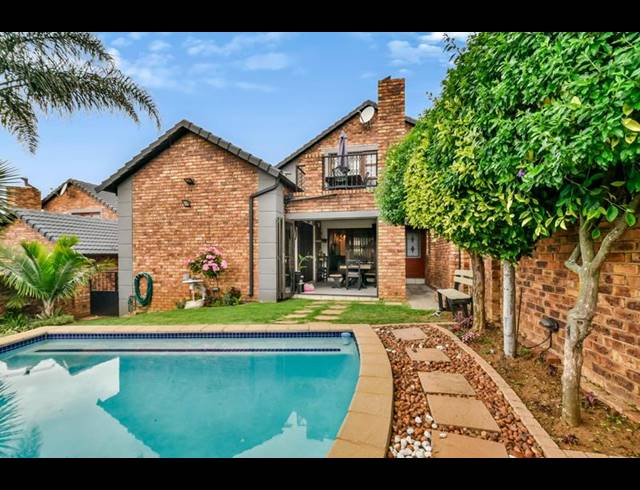 4 BEDROOM CLUSTER FOR SALE IN MEYERSDAL